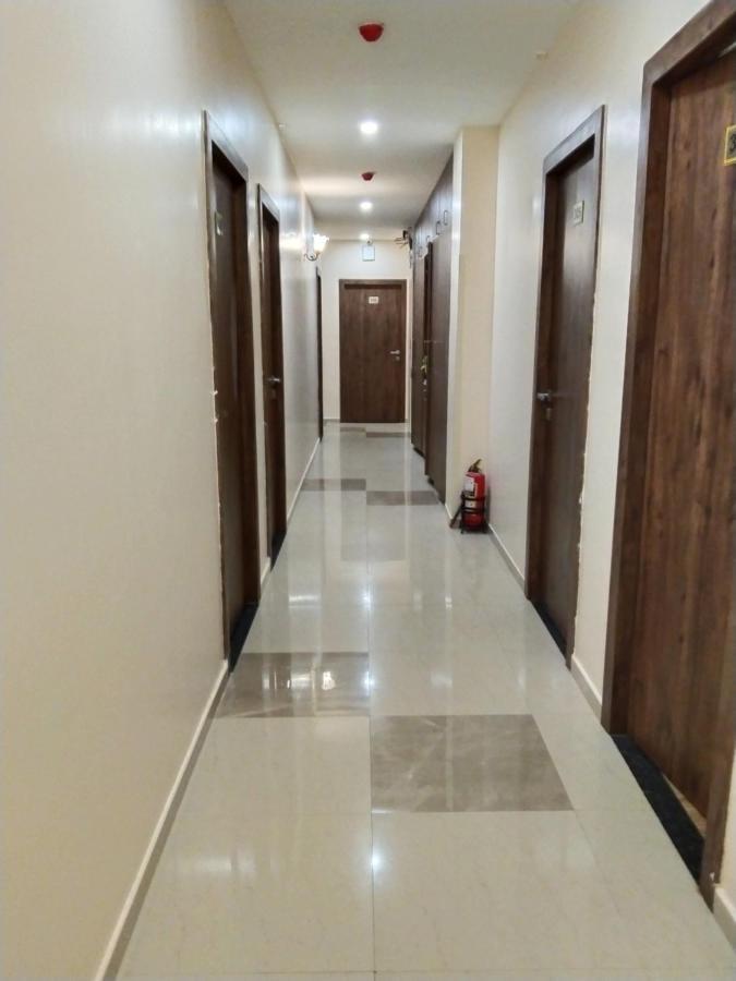 Hotel Ocean Suites Mumbai Bagian luar foto