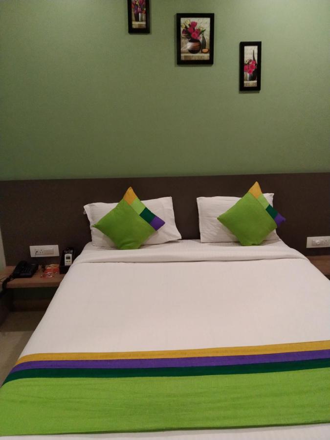 Hotel Ocean Suites Mumbai Bagian luar foto